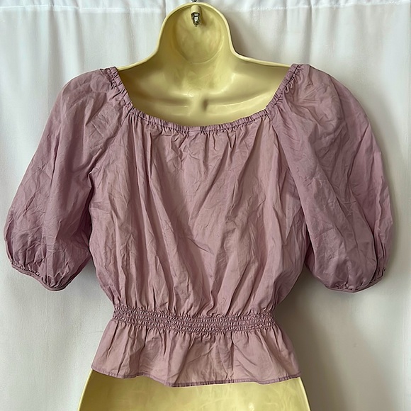 Uniqlo Cute Lavender Puff Sleeve Crop Top Shirt **Size S** - Picture 2 of 3